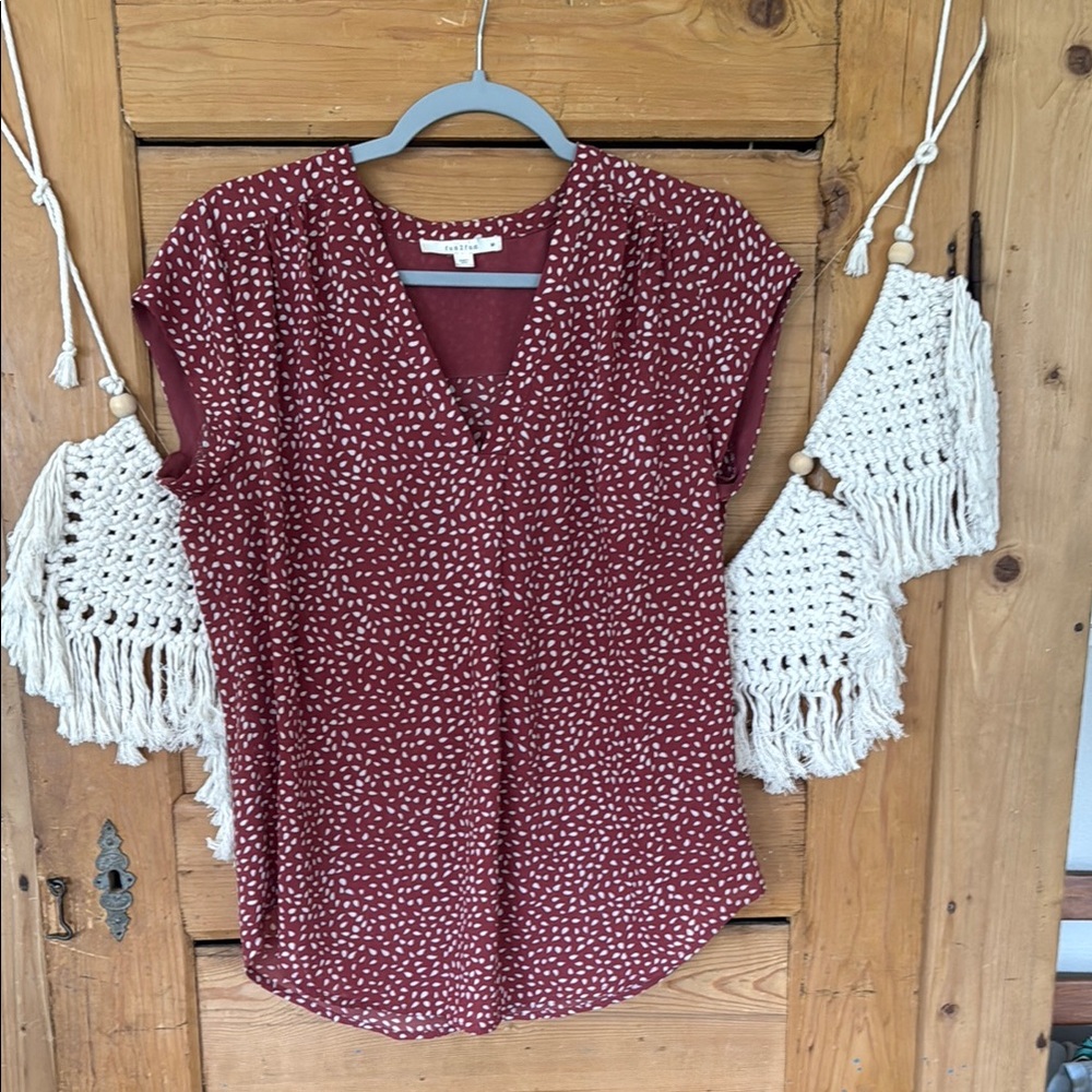 Fun 2 Fun Women's Burgundy and cream Patterned Blouse medium